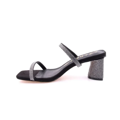 Chinelo AZAREY