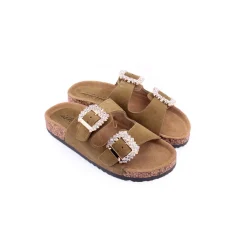 Chinelo ISTERIA