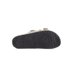 Chinelo ISTERIA