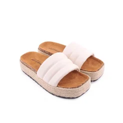Chinelo ISTERIA