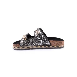 Chinelo ISTERIA