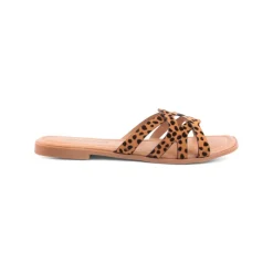 Chinelo ISTERIA