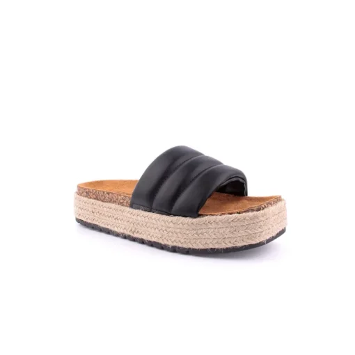 Chinelo ISTERIA
