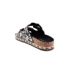 Chinelo ISTERIA