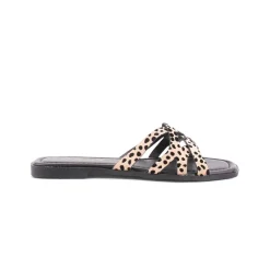Chinelo ISTERIA