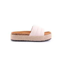 Chinelo ISTERIA