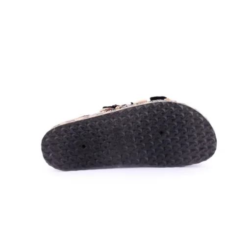 Chinelo ISTERIA