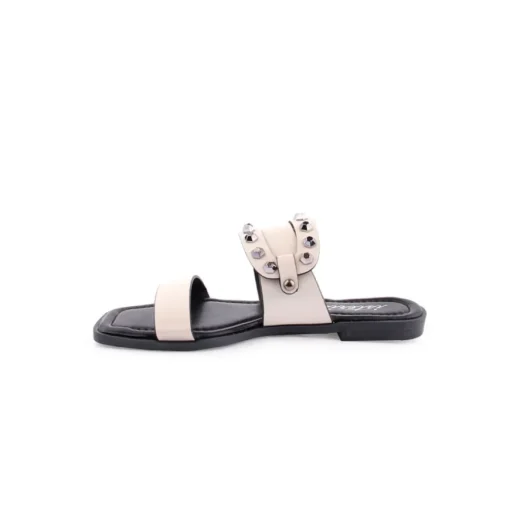 Chinelo ISTERIA