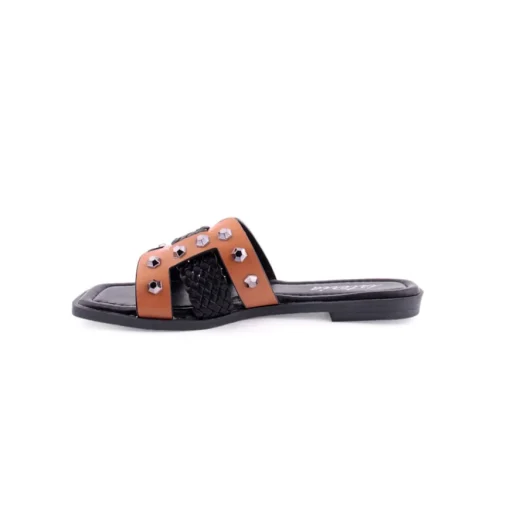 Chinelo ISTERIA