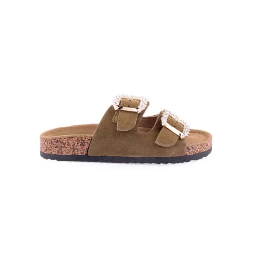 Chinelo ISTERIA