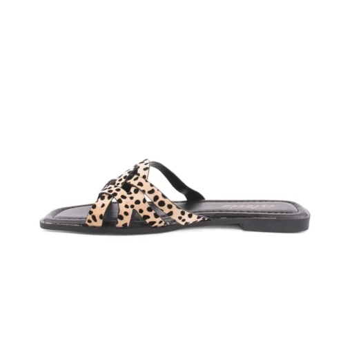 Chinelo ISTERIA