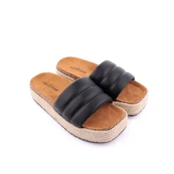Chinelo ISTERIA