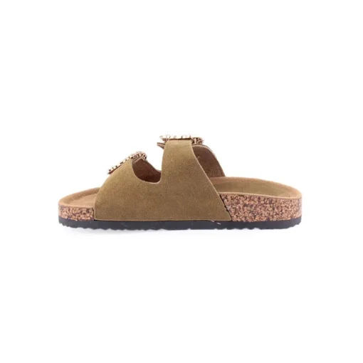 Chinelo ISTERIA