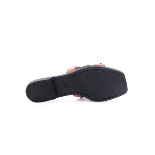 Chinelo ISTERIA
