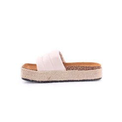 Chinelo ISTERIA