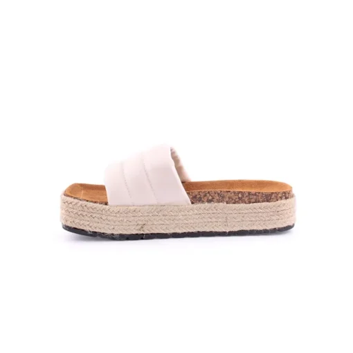 Chinelo ISTERIA
