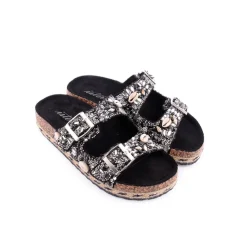 Chinelo ISTERIA