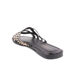 Chinelo ISTERIA