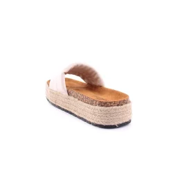 Chinelo ISTERIA