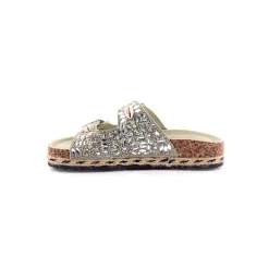 Chinelo ISTERIA