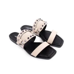 Chinelo ISTERIA