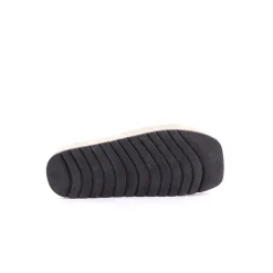 Chinelo ISTERIA