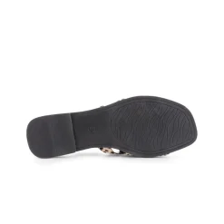 Chinelo ISTERIA
