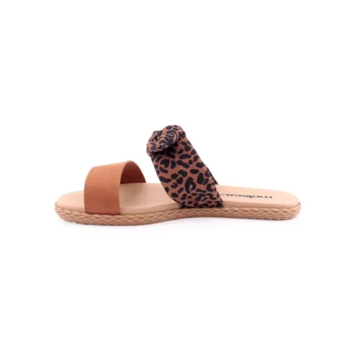 Chinelo MOLECA