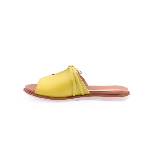 Chinelo MOLECA