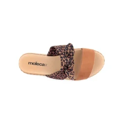 Chinelo MOLECA