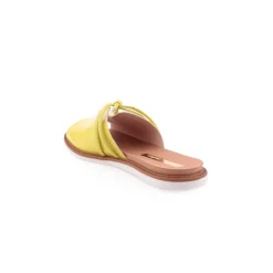 Chinelo MOLECA