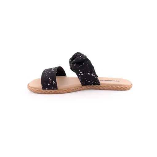 Chinelo MOLECA