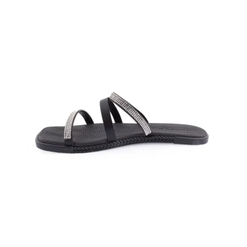 Chinelo MOLECA