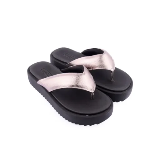 Chinelo MOLECA