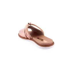 Chinelo MOLECA