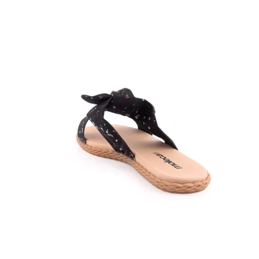 Chinelo MOLECA