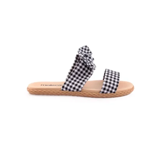 Chinelo MOLECA
