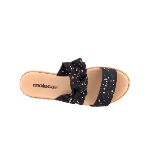 Chinelo MOLECA