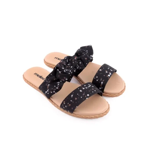 Chinelo MOLECA