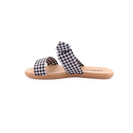 Chinelo MOLECA