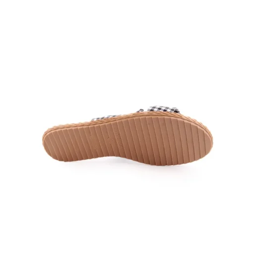 Chinelo MOLECA