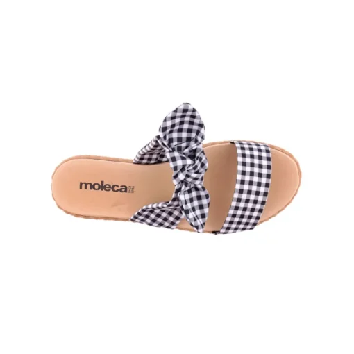 Chinelo MOLECA