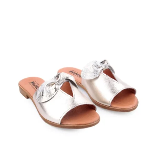 Chinelo WALKWELL