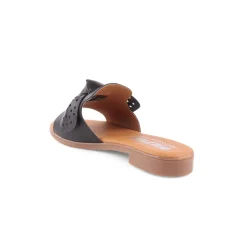 Chinelo WALKWELL