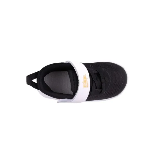 Sapatilha NIKE Team Hustle D 10